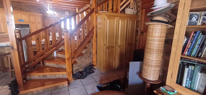 5 Bedroom Property for Sale in Sandbaai Western Cape